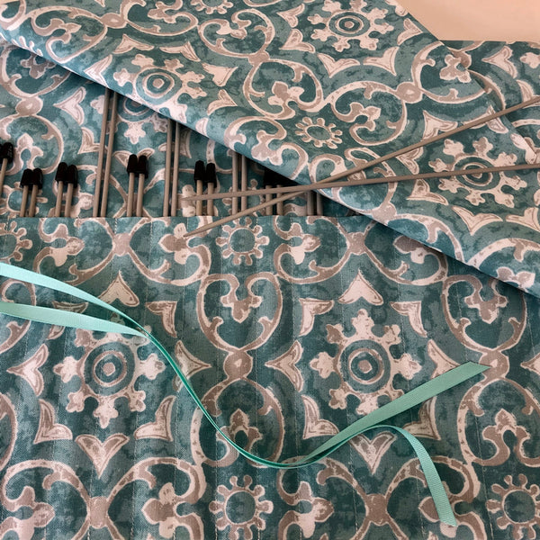15 Pocket Straight  Needle Roll Up Aqua Graphic