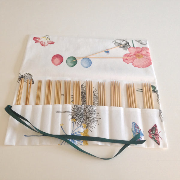 Double Point Needle Roll Up 12 Pockets White Floral